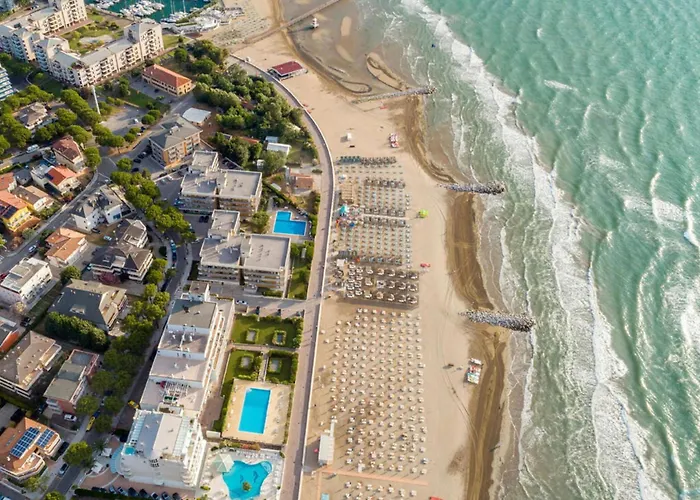 With Garden In Lignano Pineta Линьяно-Саббьядоро